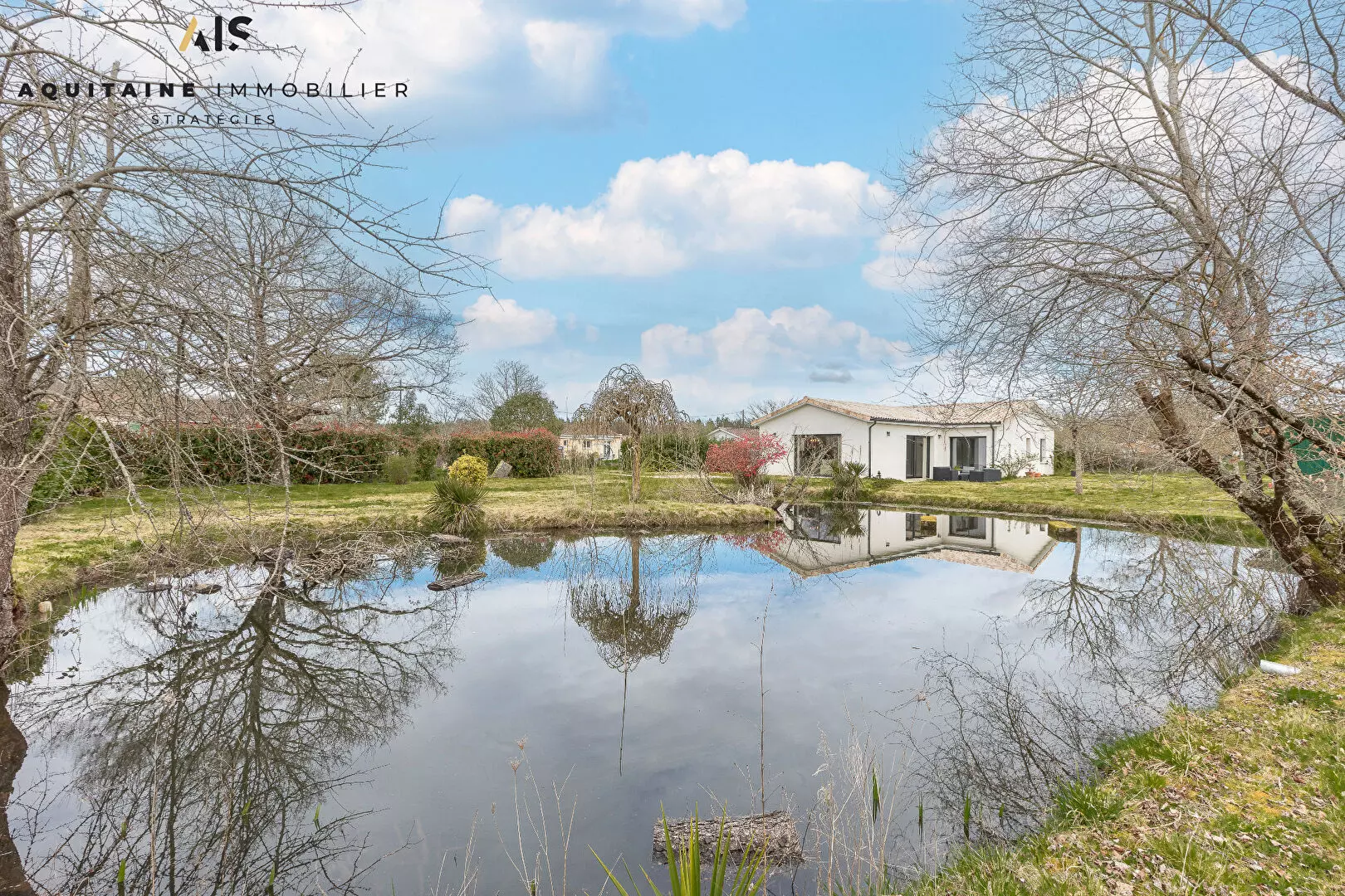 AQUITAINE IMMOBILIER STRATEGIES - EXCLUSIVITE - SAINT ANTOINE SUR L ISLE / LE PIZOU - MAISON T4 - 106 M² - PARCELLE 2269 M² AVEC ETANG PRIVATIF / image 5