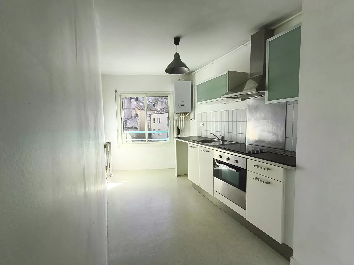 AQUITAINE IMMOBILIER STRATEGIES - EXCLUSIVITE - POITIERS CENTRE VILLE / LES TROIS QUARTIERS - APPARTEMENT T2 53 M² - LIBRE DE TOUTE OCCUPATION / image 12