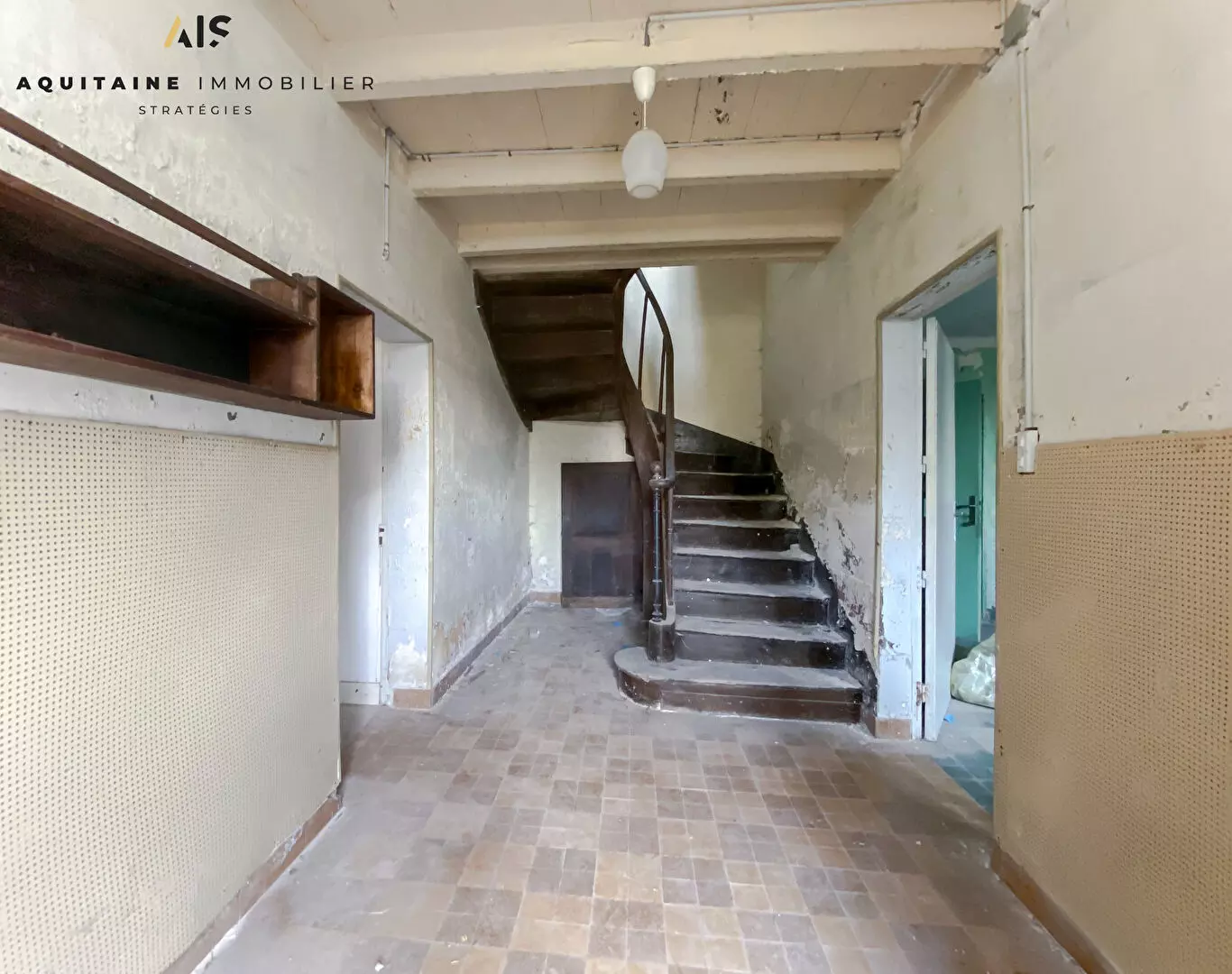 Ancienne propriété viticole - maison charentaise et dépendances / image 3