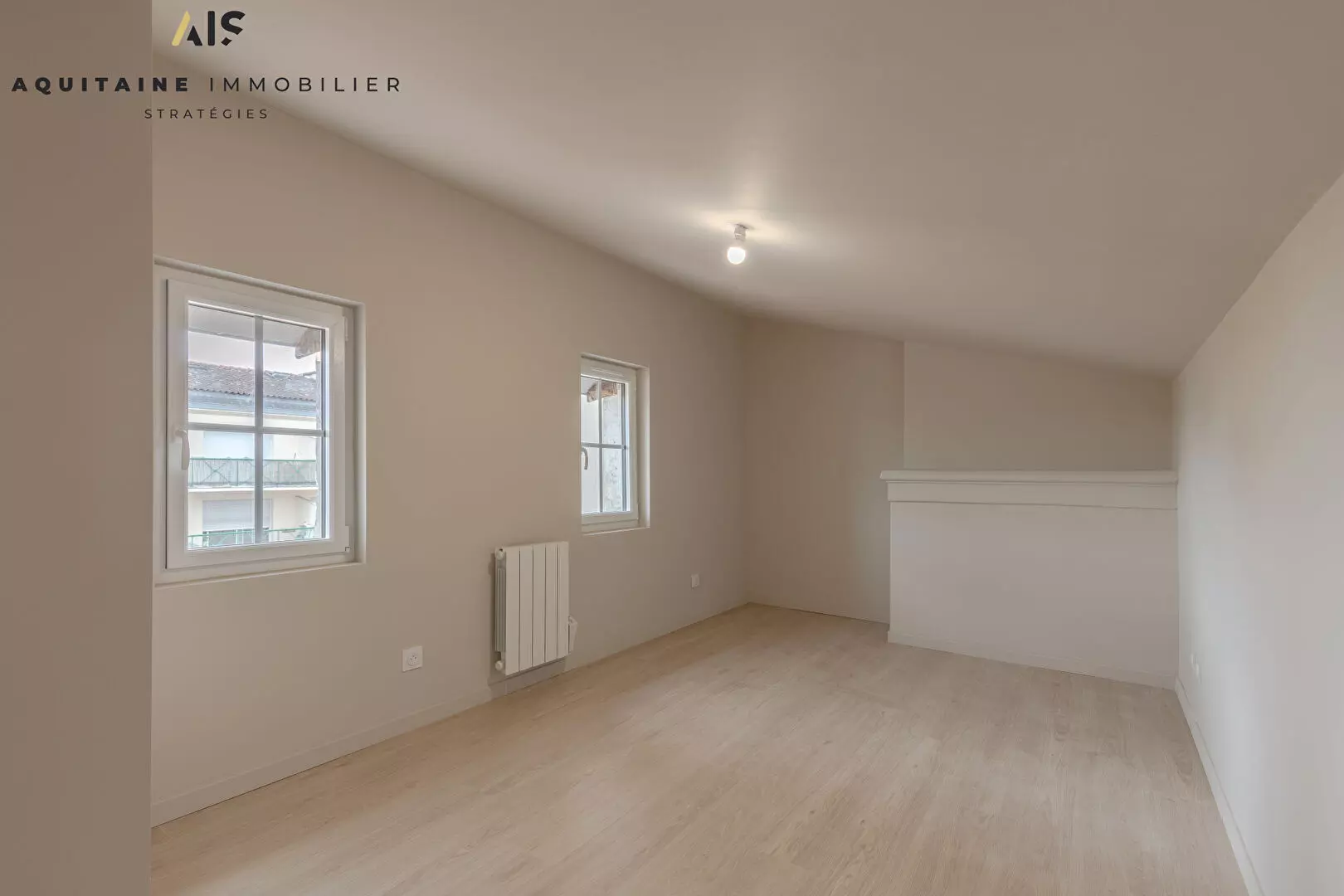 AQUITAINE IMMOBILIER STRATEGIES - EXCLUSIVITE - BORDEAUX  SECTEUR SAINT NICOLAS - SAINT GENES - NANSOUTY - MAISON T5 122 M² + GARAGE 20 M² + TERRASSE 28 M² / image 9