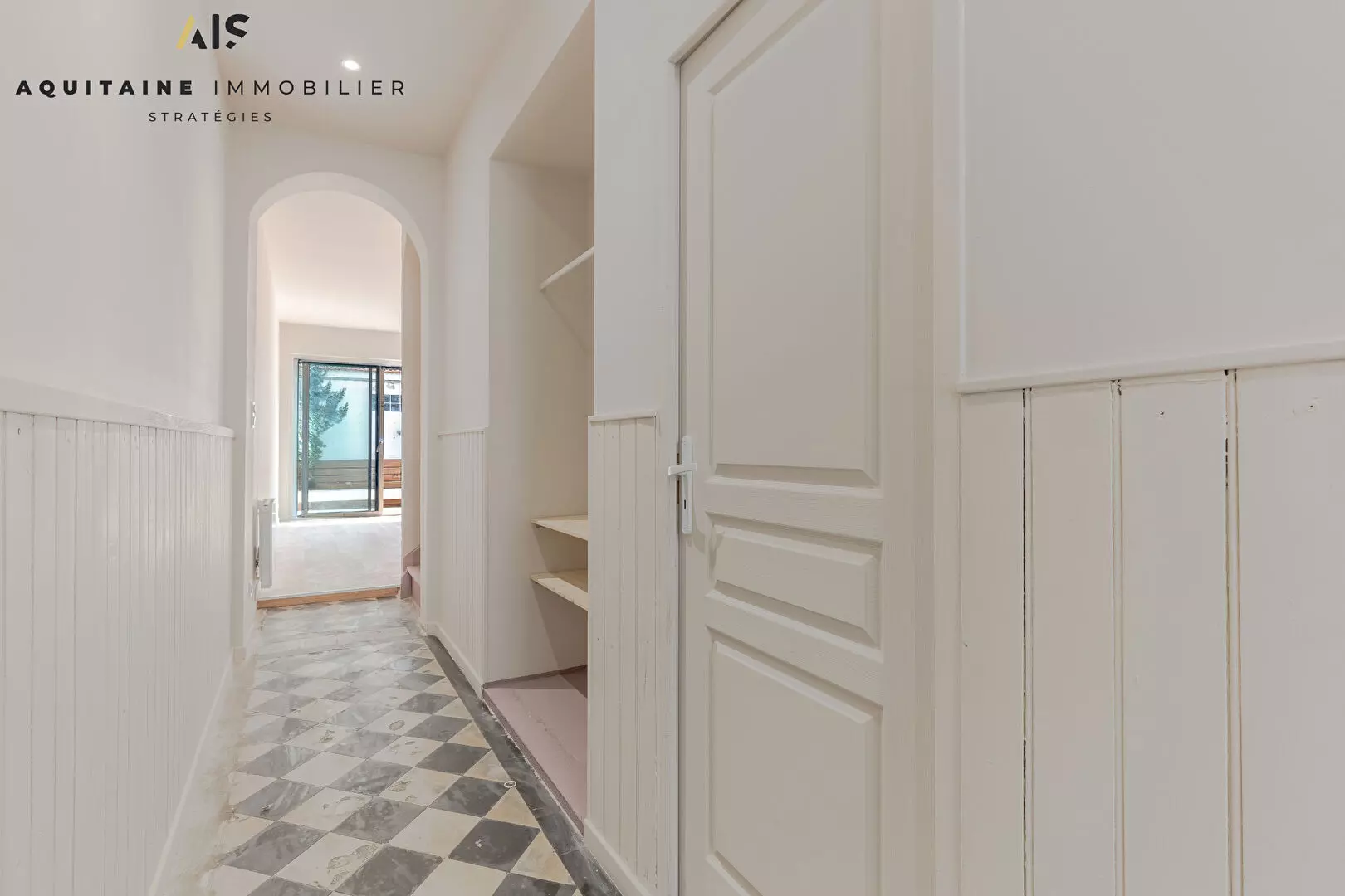 AQUITAINE IMMOBILIER STRATEGIES - EXCLUSIVITE - BORDEAUX  SECTEUR SAINT NICOLAS - SAINT GENES - NANSOUTY - MAISON T5 122 M² + GARAGE 20 M² + TERRASSE 28 M² / image 6