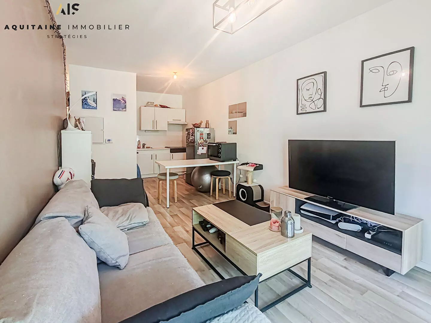 EXCLUSIVITE - AQUITAINE IMMOBILIER STRATREGIES - T2 44M² - POITIERS -  TERRASSE PRIVATIVE - PARKING / image 0