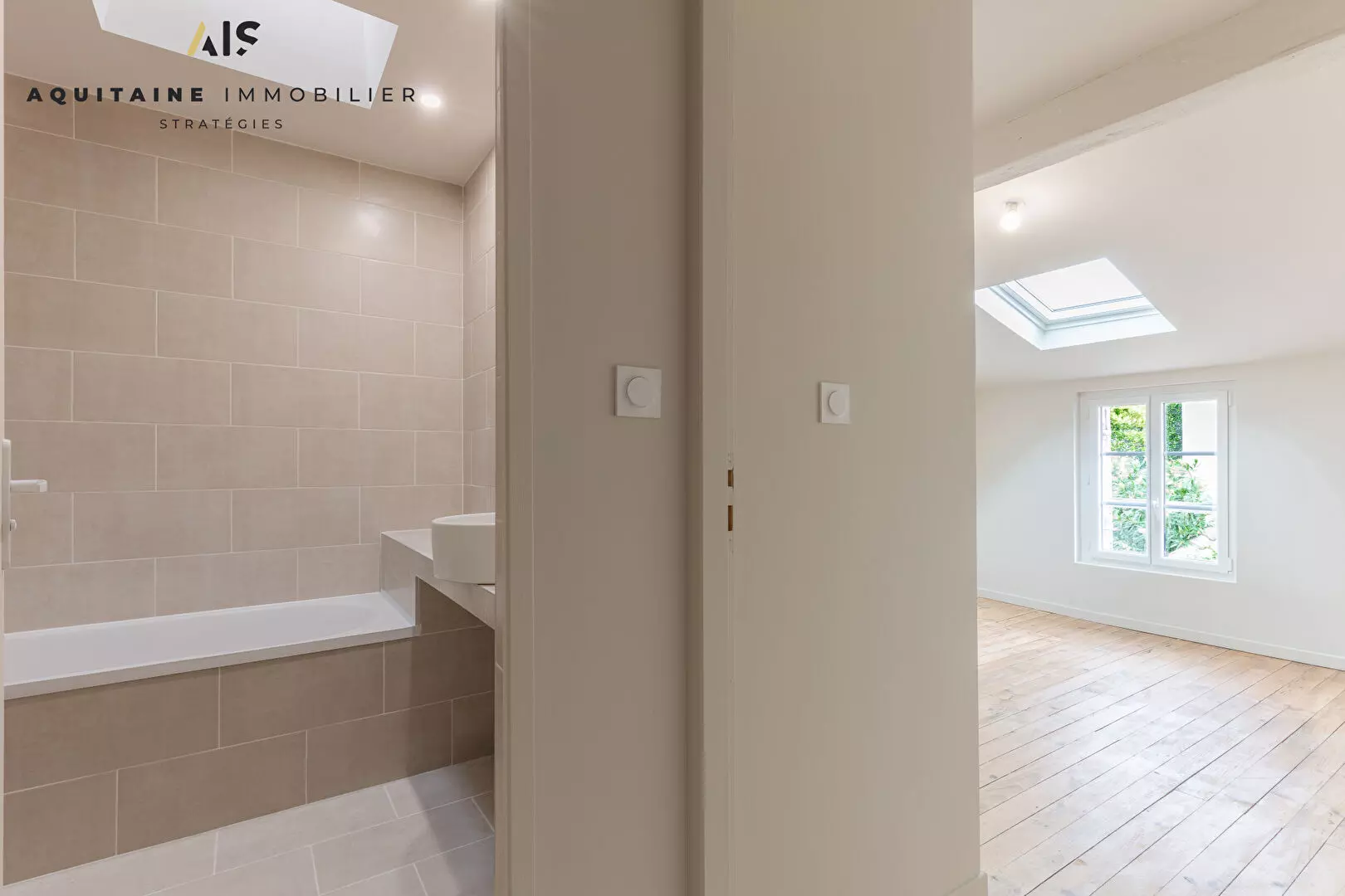 AQUITAINE IMMOBILIER STRATEGIES - EXCLUSIVITE - BORDEAUX  SECTEUR SAINT NICOLAS - SAINT GENES - NANSOUTY - MAISON T5 122 M² + GARAGE 20 M² + TERRASSE 28 M² / image 7