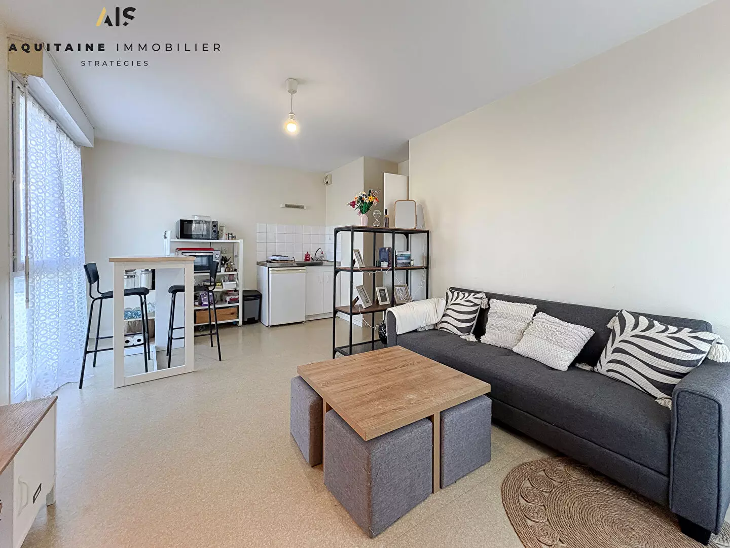 AQUITAINE IMMOBILIER STRATÉGIES - EXCLUSIVITÉ - POITIERS GIBAUDERIE - T2 41 m² + UNE PLACE DE PARKING / image 0