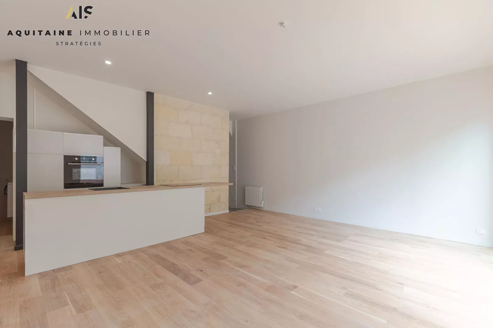 AQUITAINE IMMOBILIER STRATEGIES - EXCLUSIVITE - BORDEAUX  SECTEUR SAINT NICOLAS - SAINT GENES - NANSOUTY - MAISON T5 122 M² + GARAGE 20 M² + TERRASSE 28 M² / image 1