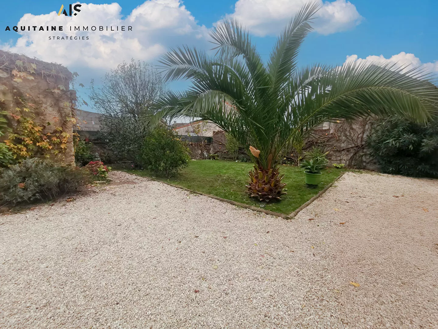 NOUVEAUTE - AQUITAINE IMMOBILIER STRATEGIES - LOUDUN - MAISON 8 PIECES -  110M² - GARAGE - JARDIN / image 0