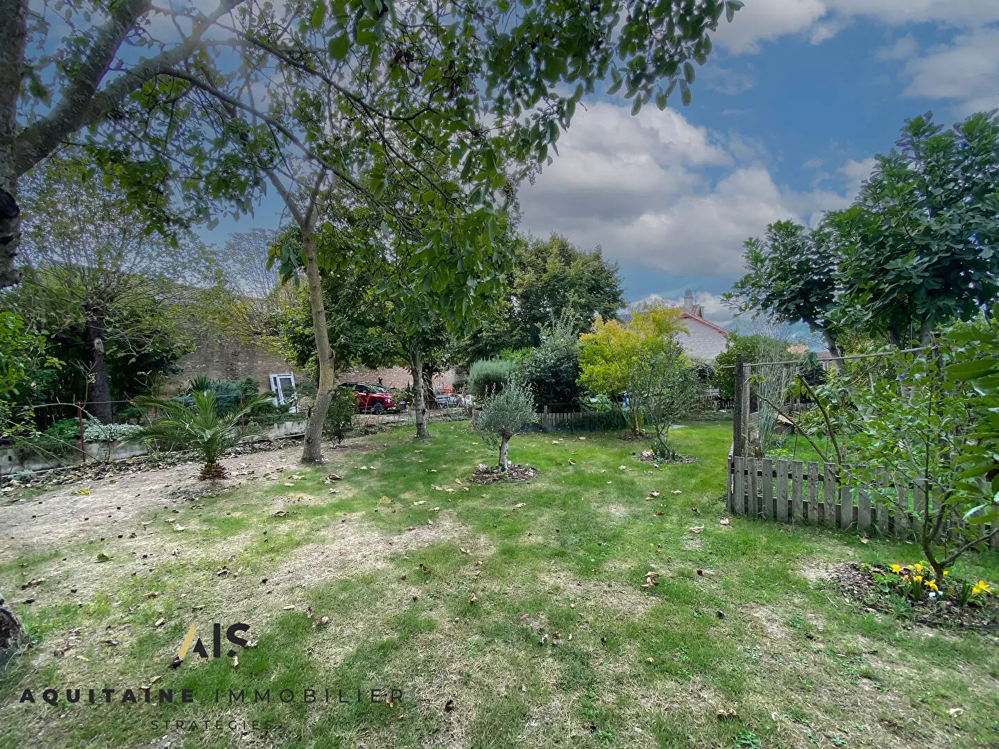 AQUITAINE IMMOBILIER STRATEGIES - NOUVEAUTE - AVANTON - MAISON  T6 D'ENVIRON 270 M²  - PARCELLE 1474 M² / image 1