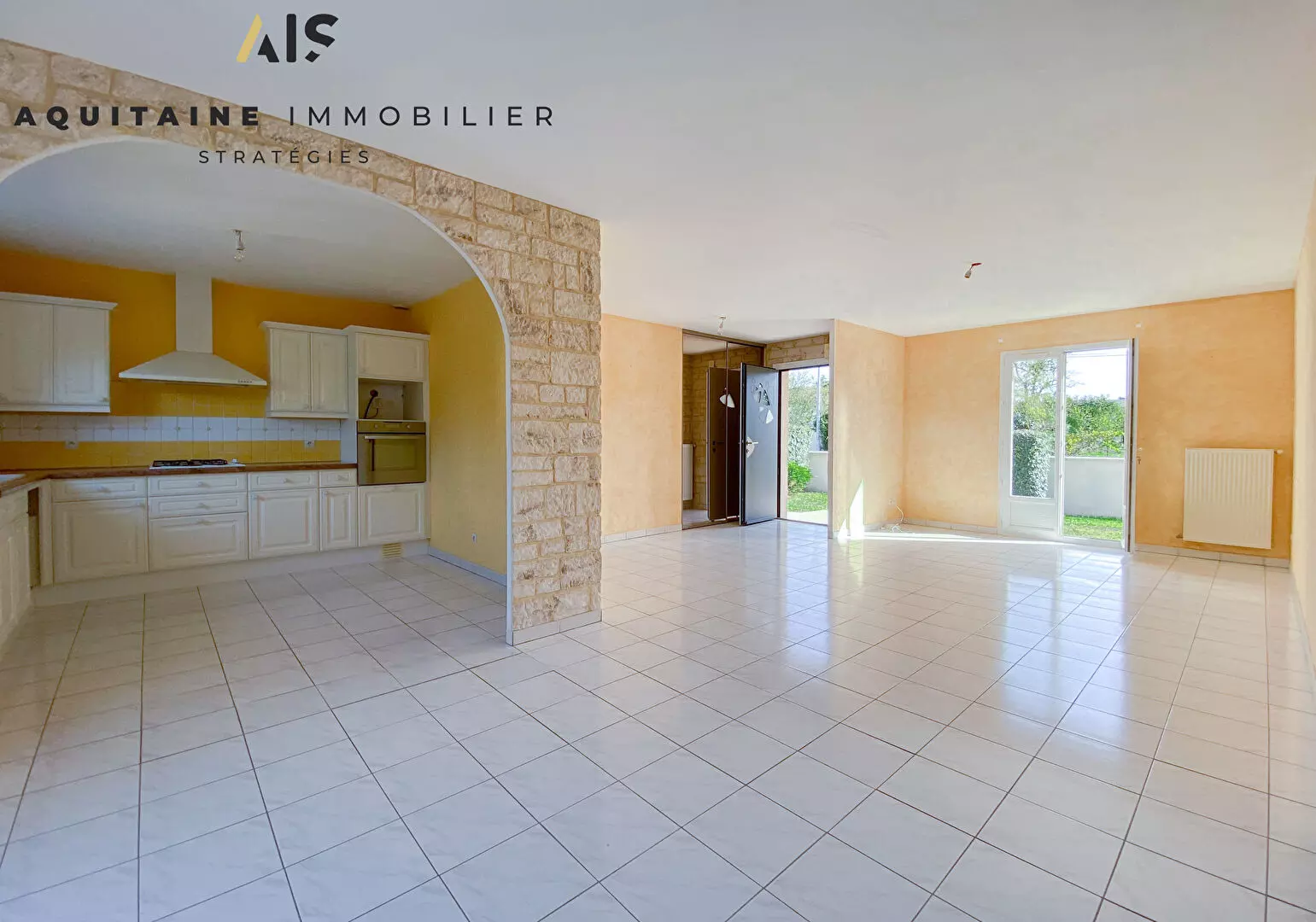 AQUITAINE IMMOBILIER STRATEGIES - EXCLUSIVITE - MAISON D'HABITATION T6 + DOUBLE GARAGE + TERRAIN 1181M² / image 3