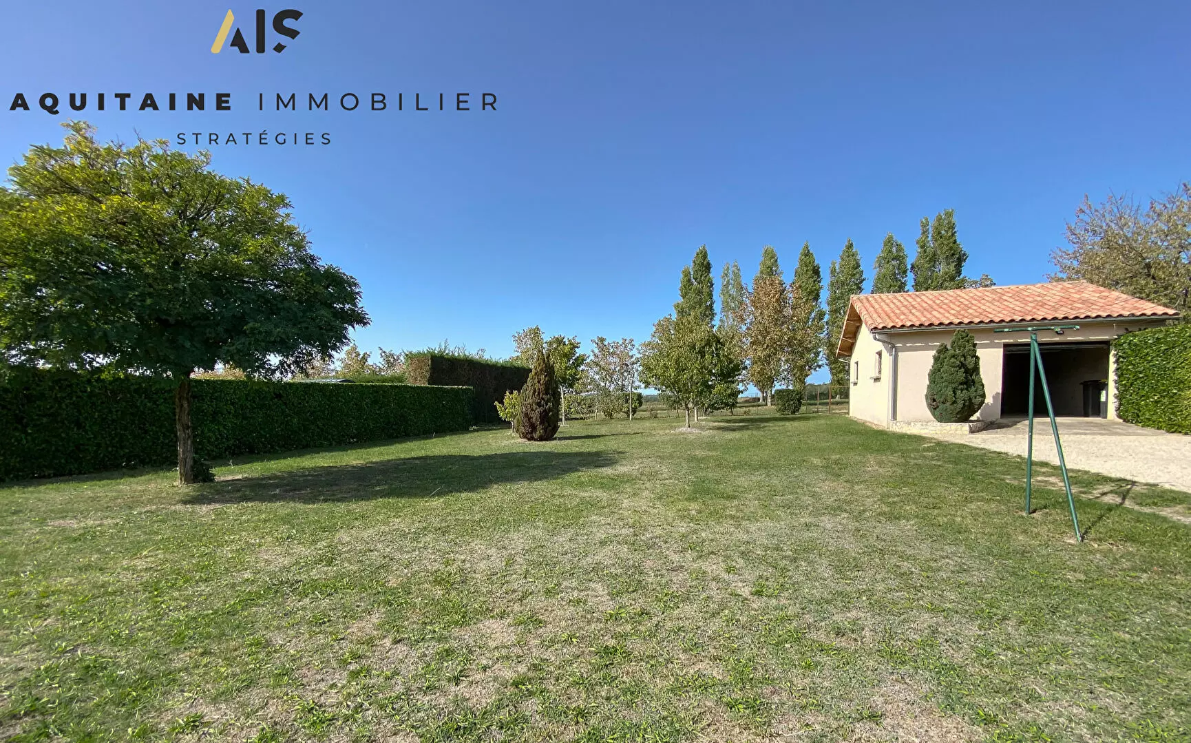 AQUITAINE IMMOBILIER STRATEGIES - EXCLUSIVITE - MAISON D'HABITATION T6 + DOUBLE GARAGE + TERRAIN 1181M² / image 1