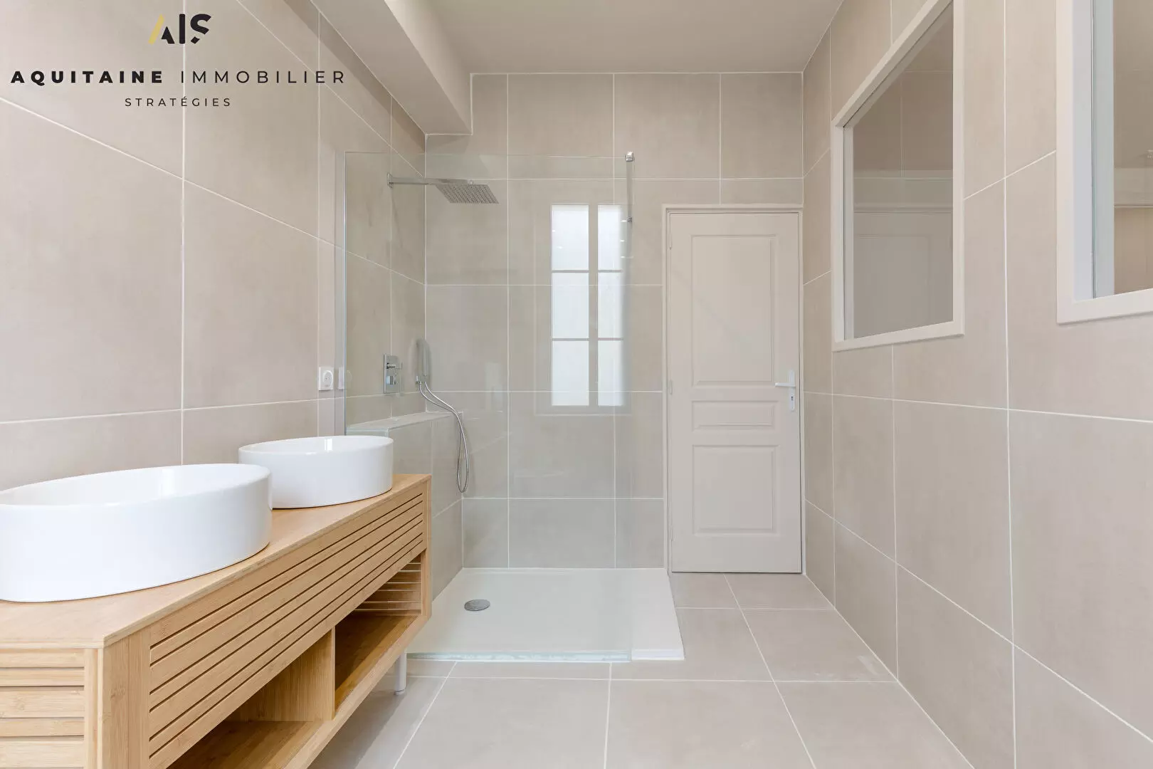 AQUITAINE IMMOBILIER STRATEGIES - EXCLUSIVITE - BORDEAUX  SECTEUR SAINT NICOLAS - SAINT GENES - NANSOUTY - MAISON T5 122 M² + GARAGE 20 M² + TERRASSE 28 M² / image 3