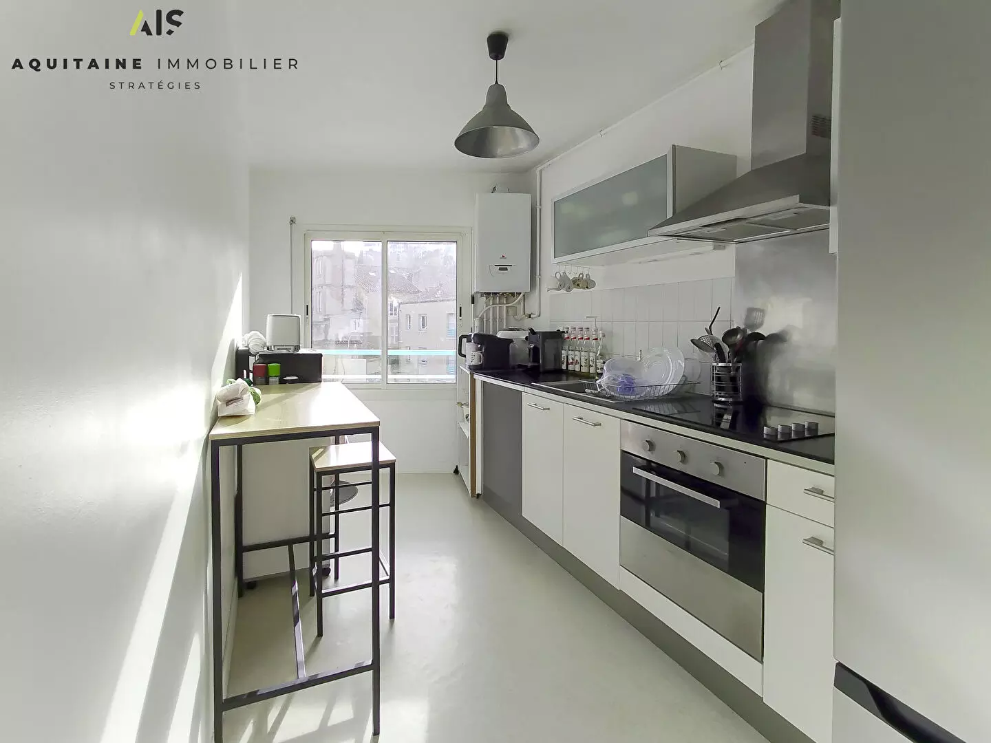 AQUITAINE IMMOBILIER STRATEGIES - EXCLUSIVITE - POITIERS CENTRE VILLE / LES TROIS QUARTIERS - APPARTEMENT T2 53 M² - LIBRE DE TOUTE OCCUPATION / image 3