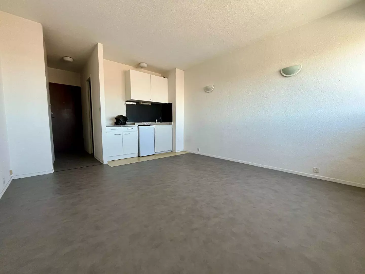 AQUITAINE IMMOBILIER STRATEGIES - EXCLUSIVITE - STUDIO 23 M² BORDEAUX SAINT AUGUSTIN / PELLEGRIN + PARKING EXTERIEUR PRIVATIF. / image 1