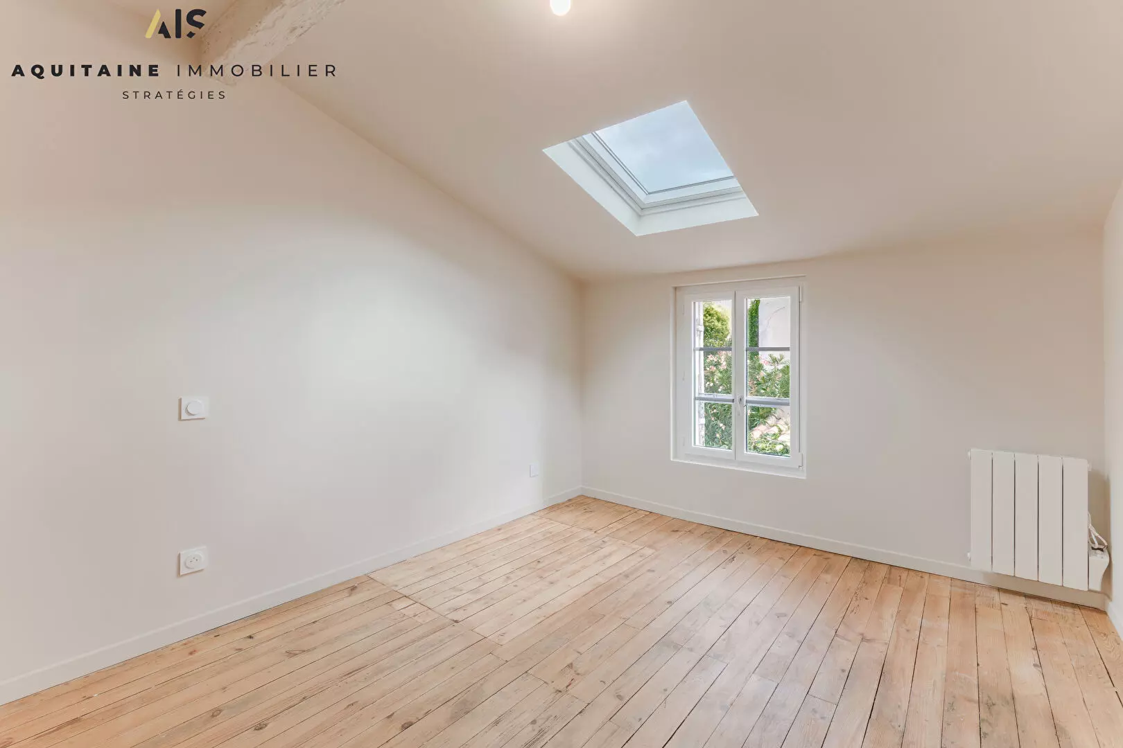 AQUITAINE IMMOBILIER STRATEGIES - EXCLUSIVITE - BORDEAUX  SECTEUR SAINT NICOLAS - SAINT GENES - NANSOUTY - MAISON T5 122 M² + GARAGE 20 M² + TERRASSE 28 M² / image 4