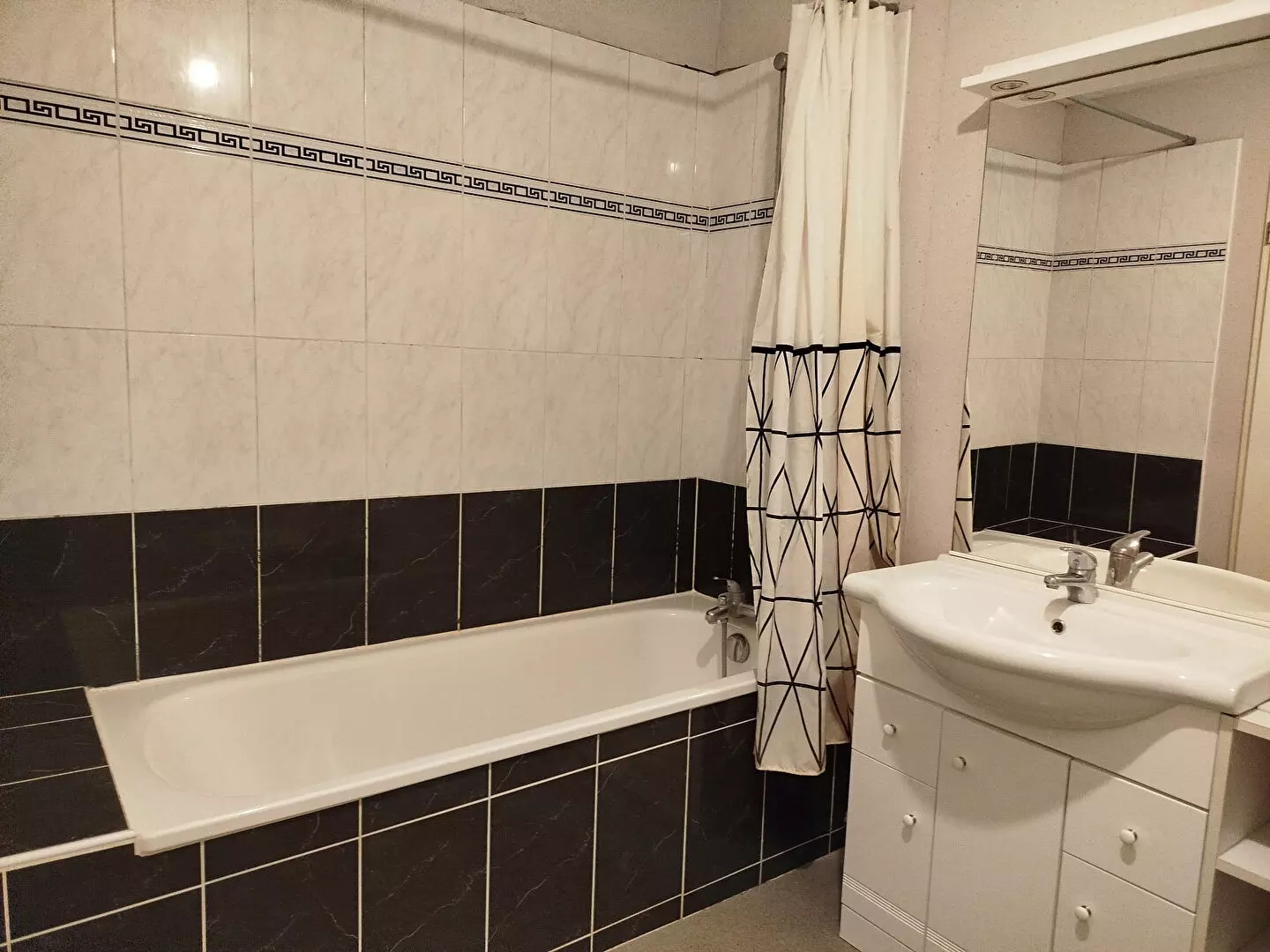 AQUITAINE IMMOBILIER STRATÉGIES - EXCLUSIVITE - POITIERS CHU / PÂTIS - T2  44 m² + PARKING SOUS SOL + CAVE / image 6
