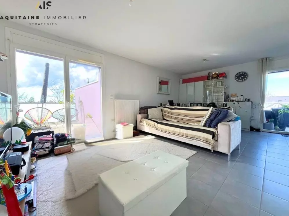 AQUITAINE IMMOBILIER STRATEGIES - EXCLUSIVITE - T4 89 M² AVEC TERRASSES DE 16 ET 12 m² - BRUGES / image 0