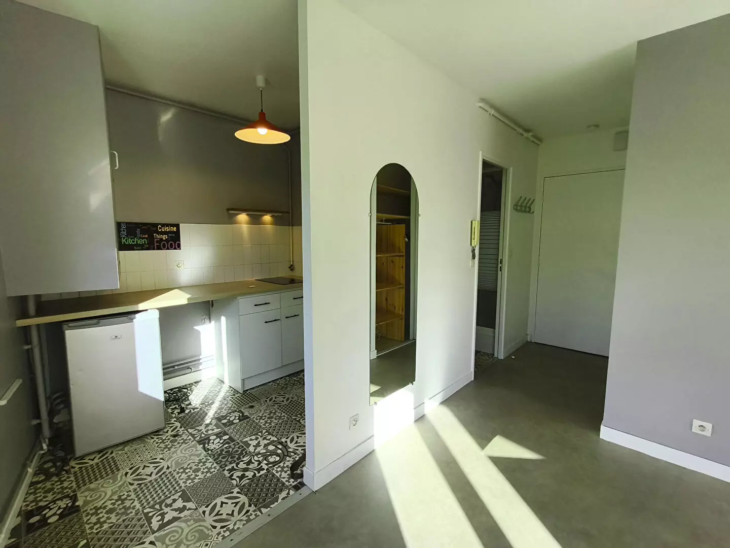 AQUITAINE IMMOBILIER STRATÉGIES - EXCLUSIVITÉ - POITIERS - APPARTEMENT TYPE 1 BIS - 32 M² - LIBRE - DERNIER ETAGE - BALCON - ASCENSEUR / image 3