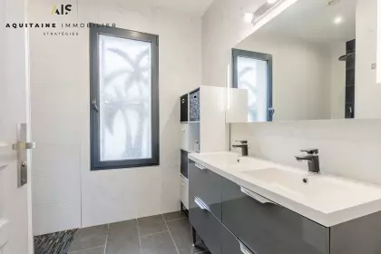 image 4 / Maison 8 pièces 237m<sup>2</sup>