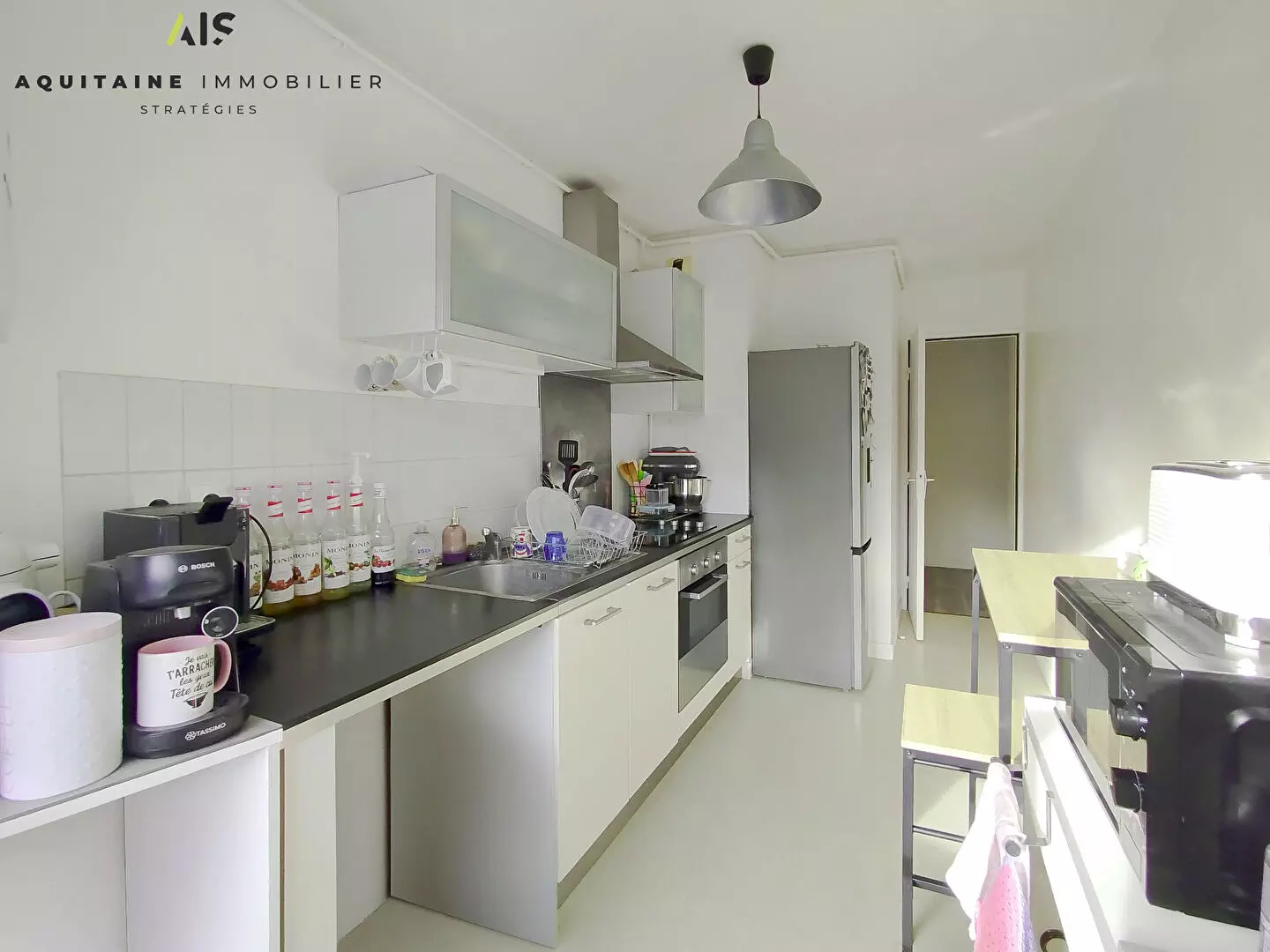 AQUITAINE IMMOBILIER STRATEGIES - EXCLUSIVITE - POITIERS CENTRE VILLE / LES TROIS QUARTIERS - APPARTEMENT T2 53 M² - LIBRE DE TOUTE OCCUPATION / image 4