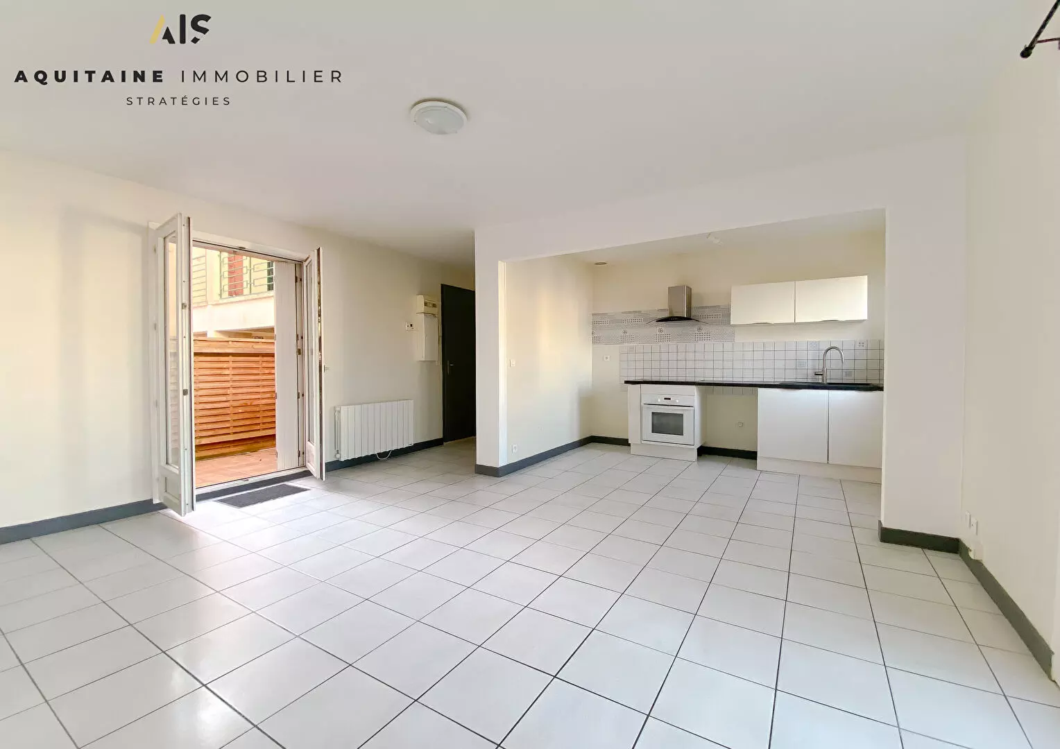 Appartement T2 + Terrasse+ Cave + Parking / image 1