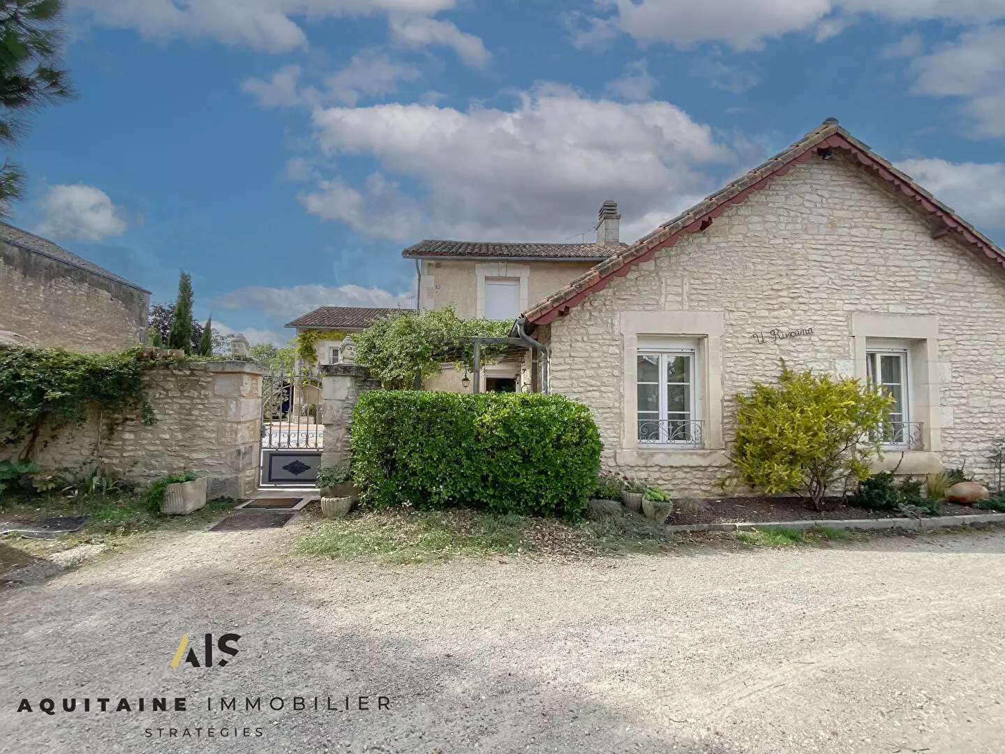 AQUITAINE IMMOBILIER STRATEGIES - NOUVEAUTE - AVANTON - MAISON  T6 D'ENVIRON 270 M²  - PARCELLE 1474 M² / image 0