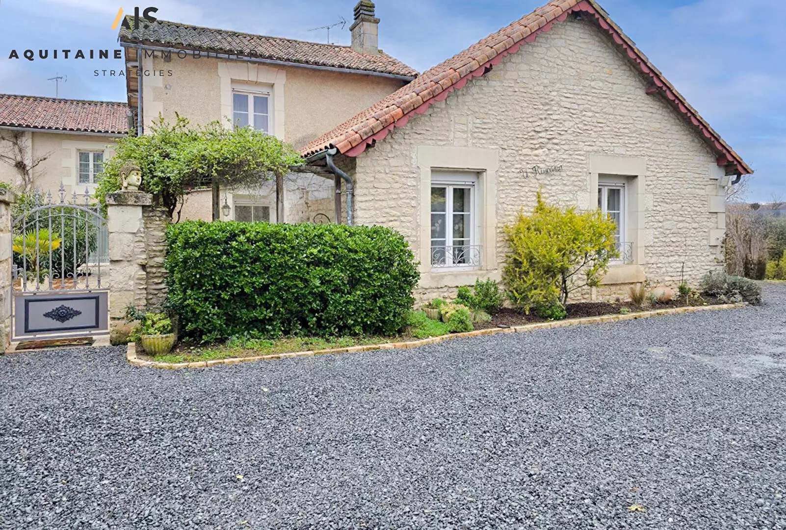 AQUITAINE IMMOBILIER STRATEGIES - NOUVEAUTE - AVANTON - MAISON  T6 D'ENVIRON 270 M²  - PARCELLE 1474 M² / image 1