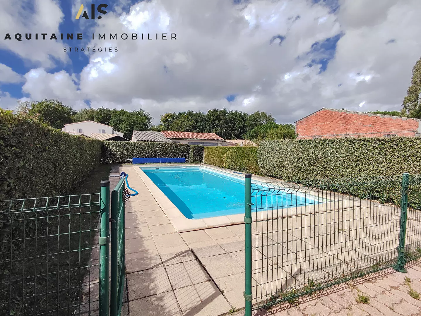 AQUITAINE IMMOBILIER STRATEGIES - BREUILLET -MAISON PRINCIPALE 165 M² AVEC PISCINE + MAISON D'AMIS + TERRAIN - POTENTIEL POUR RENDEMENT LOCATIF SAISONNIER / image 1