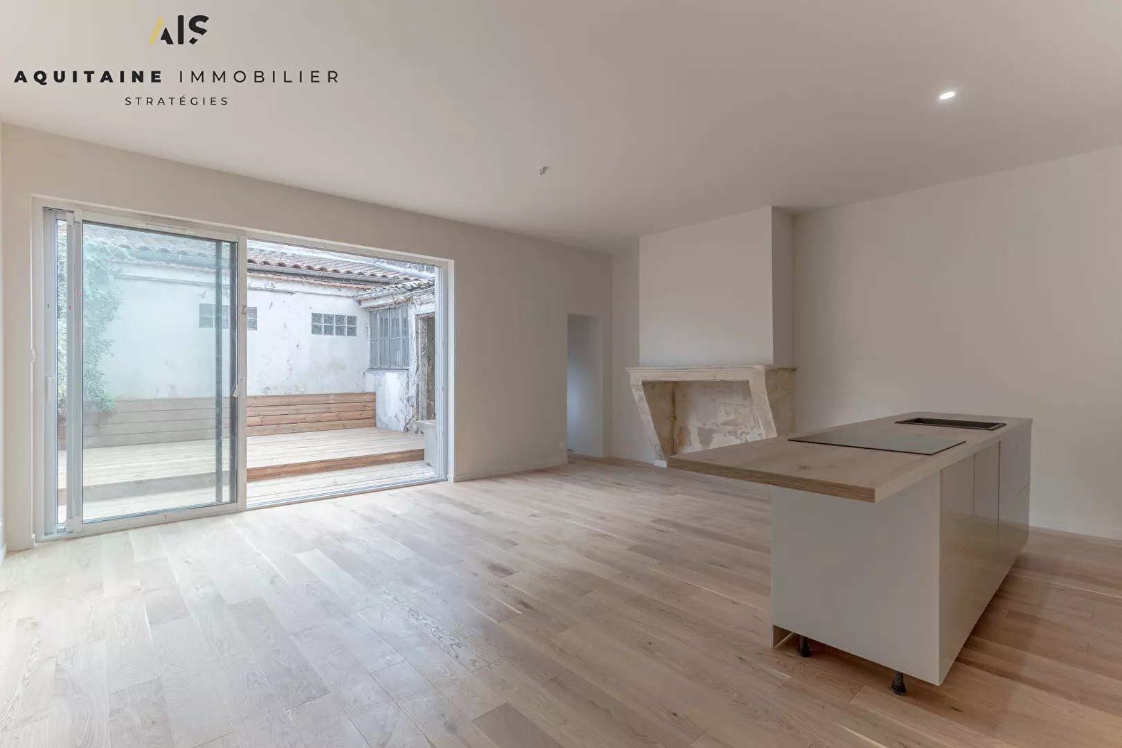 AQUITAINE IMMOBILIER STRATEGIES - EXCLUSIVITE - BORDEAUX  SECTEUR SAINT NICOLAS - SAINT GENES - NANSOUTY - MAISON T5 122 M² + GARAGE 20 M² + TERRASSE 28 M² / image 1