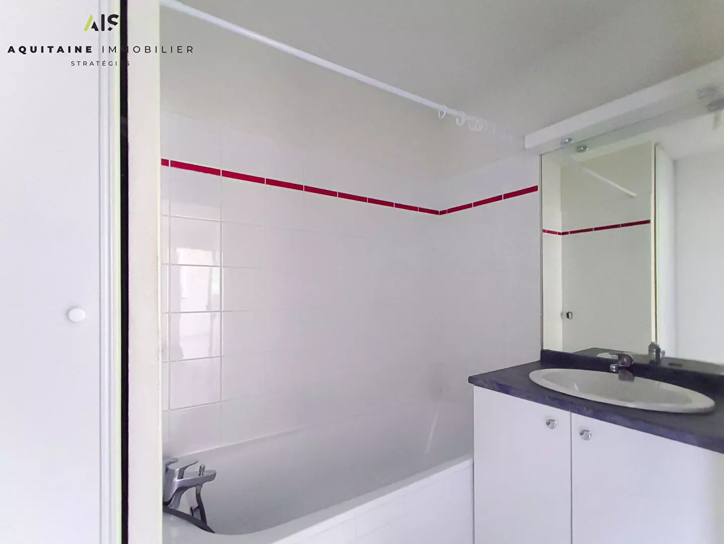 AQUITAINE IMMOBILIER STRATÉGIES - EXCLUSIVITÉ - POITIERS  SUD - APPARTEMENT TYPE 2 - 46 M² -  PARKING SOUS SOL - DERNIER ETAGE - BALCON / image 4