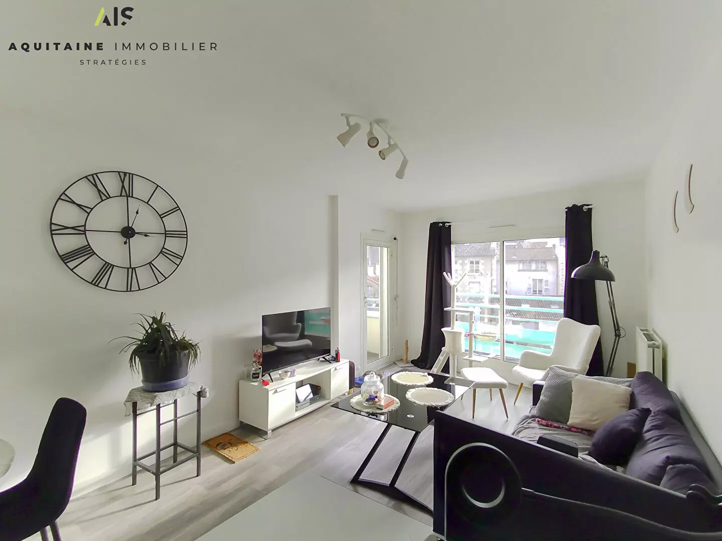 AQUITAINE IMMOBILIER STRATEGIES - EXCLUSIVITE - POITIERS CENTRE VILLE / LES TROIS QUARTIERS - APPARTEMENT T2 53 M² - LIBRE DE TOUTE OCCUPATION / image 0