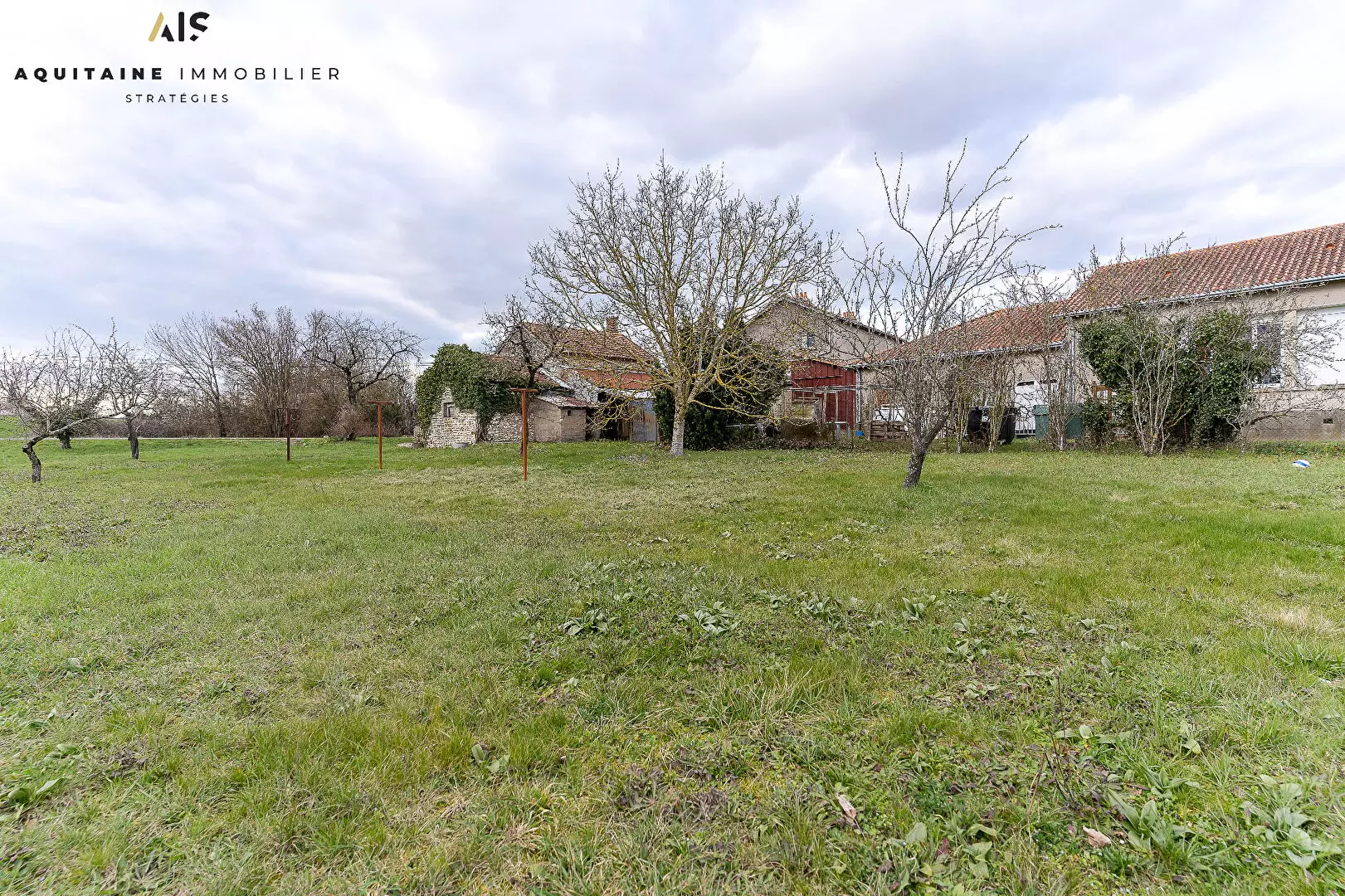 VENDU - AQUITAINE IMMOBILIER STRATÉGIES - EXCLUSIVITÉ - FLEIX - MAISON DE 108 M² + GARAGE + ATELIER + DÉPENDANCES + JARDIN. / image 11