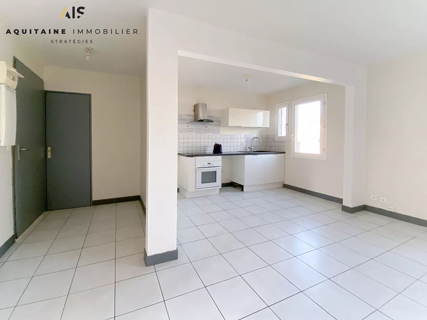 Appartement T2 + Terrasse+ Cave + Parking / image 2