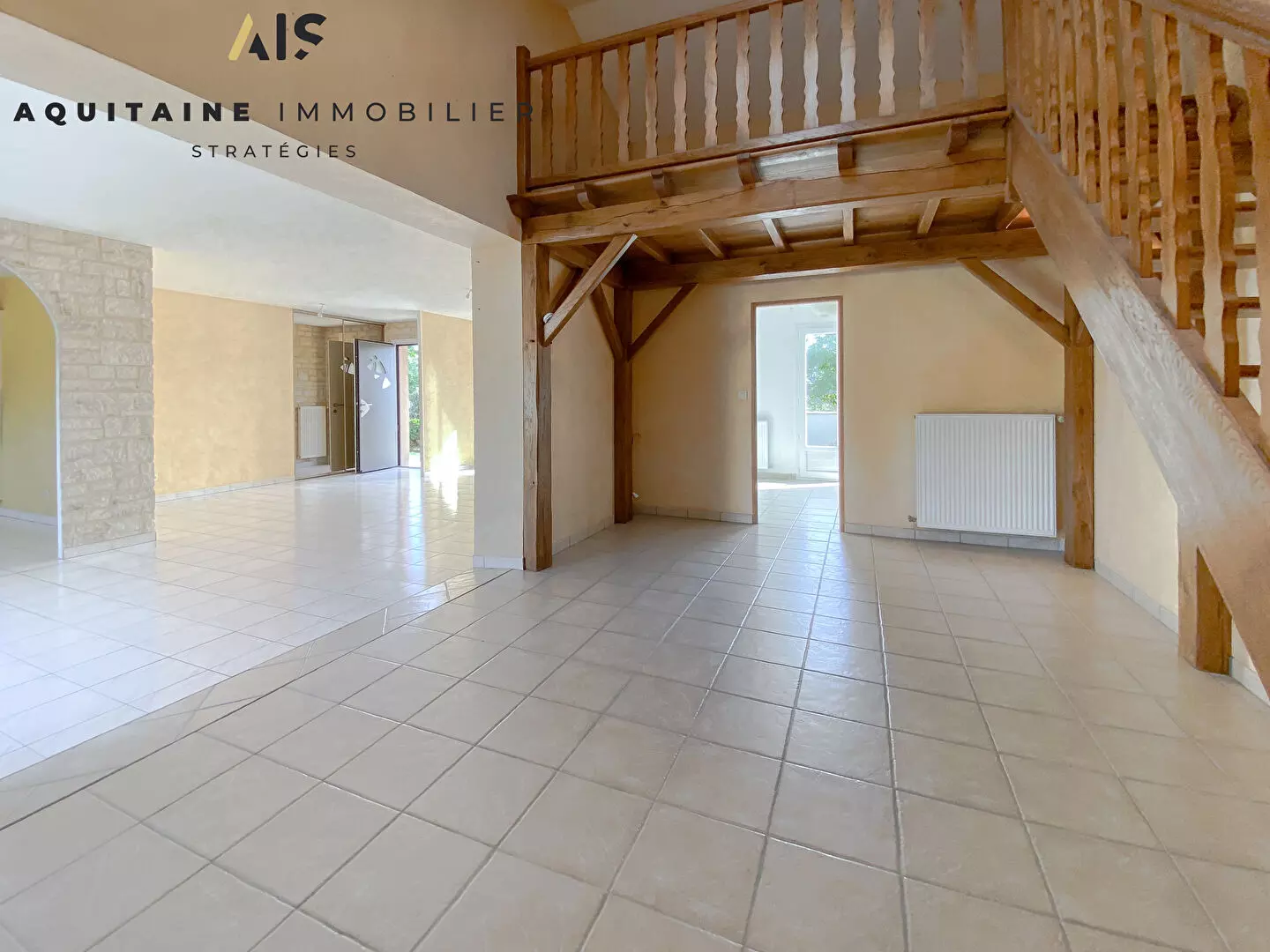 AQUITAINE IMMOBILIER STRATEGIES - EXCLUSIVITE - MAISON D'HABITATION T6 + DOUBLE GARAGE + TERRAIN 1181M² / image 4