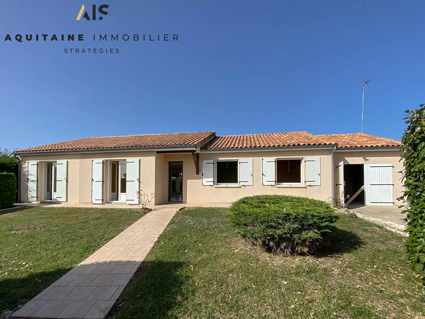 AQUITAINE IMMOBILIER STRATEGIES - EXCLUSIVITE - MAISON D'HABITATION T6 + DOUBLE GARAGE + TERRAIN 1181M² / image 0