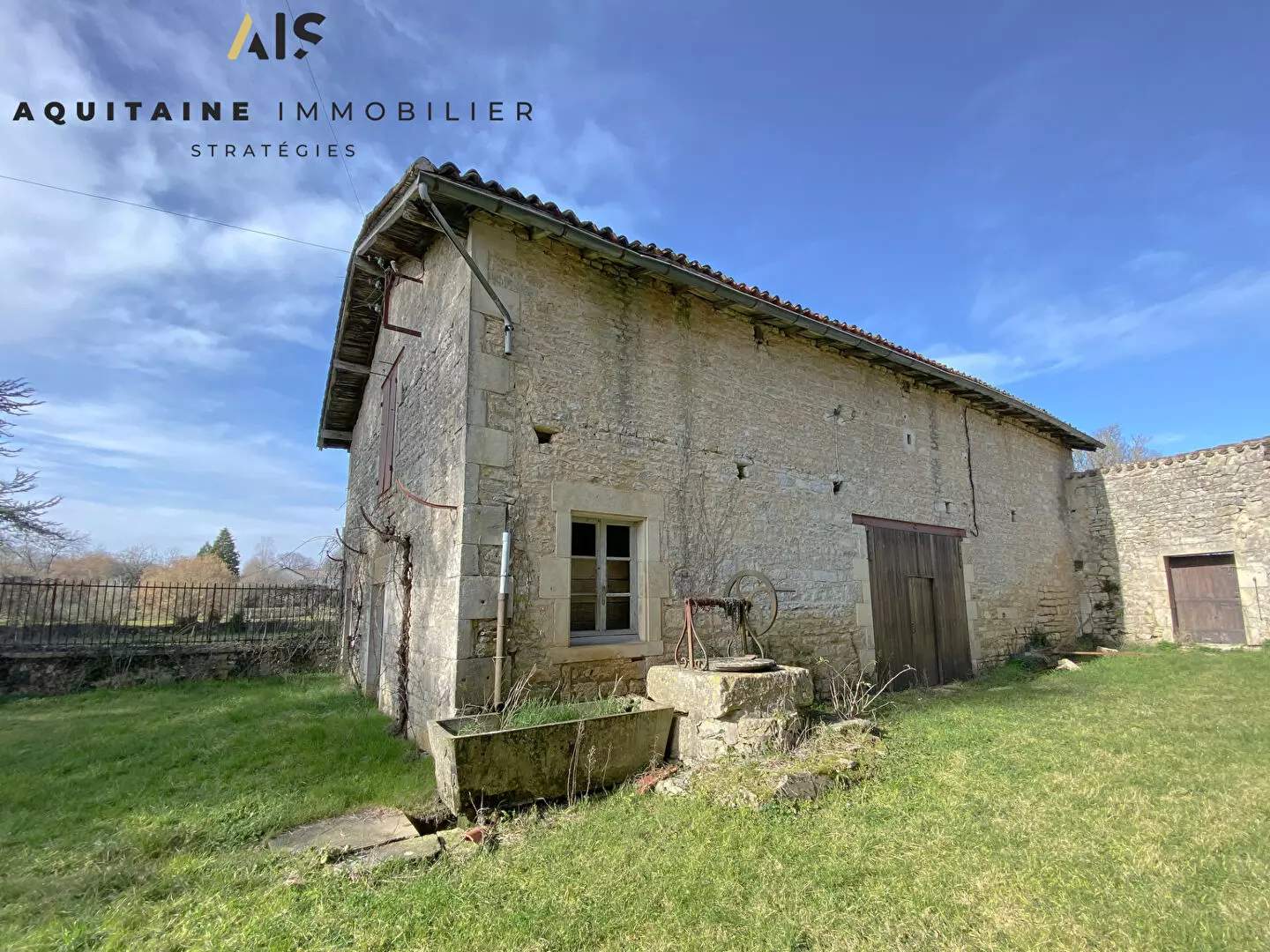 SOUS COMPROMIS DE VENTE - EXCLUSIVITE - AQUITAINE IMMOBILIER STRATEGIES - BENEST - ENSEMBLE IMMOBILIER A RESTAURER. / image 2