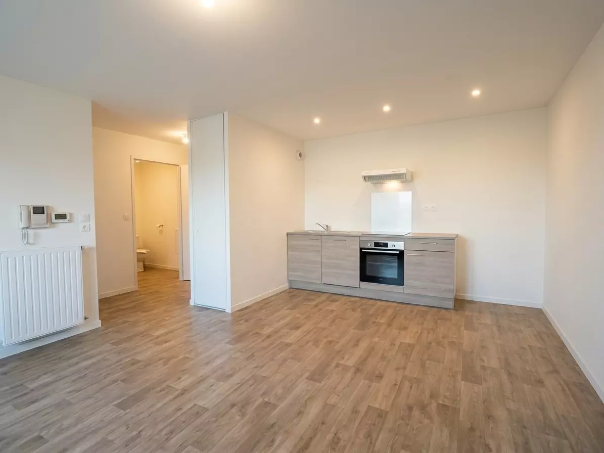 AQUITAINE IMMOBILIER STRATÉGIES - EXCLUSIVITE - POITIERS  CHU  /  GIBAUDERIE - APPARTEMENT TYPE 2 - 48 M² -  PARKING  - TERRASSE - PARKING - CAVE / image 2