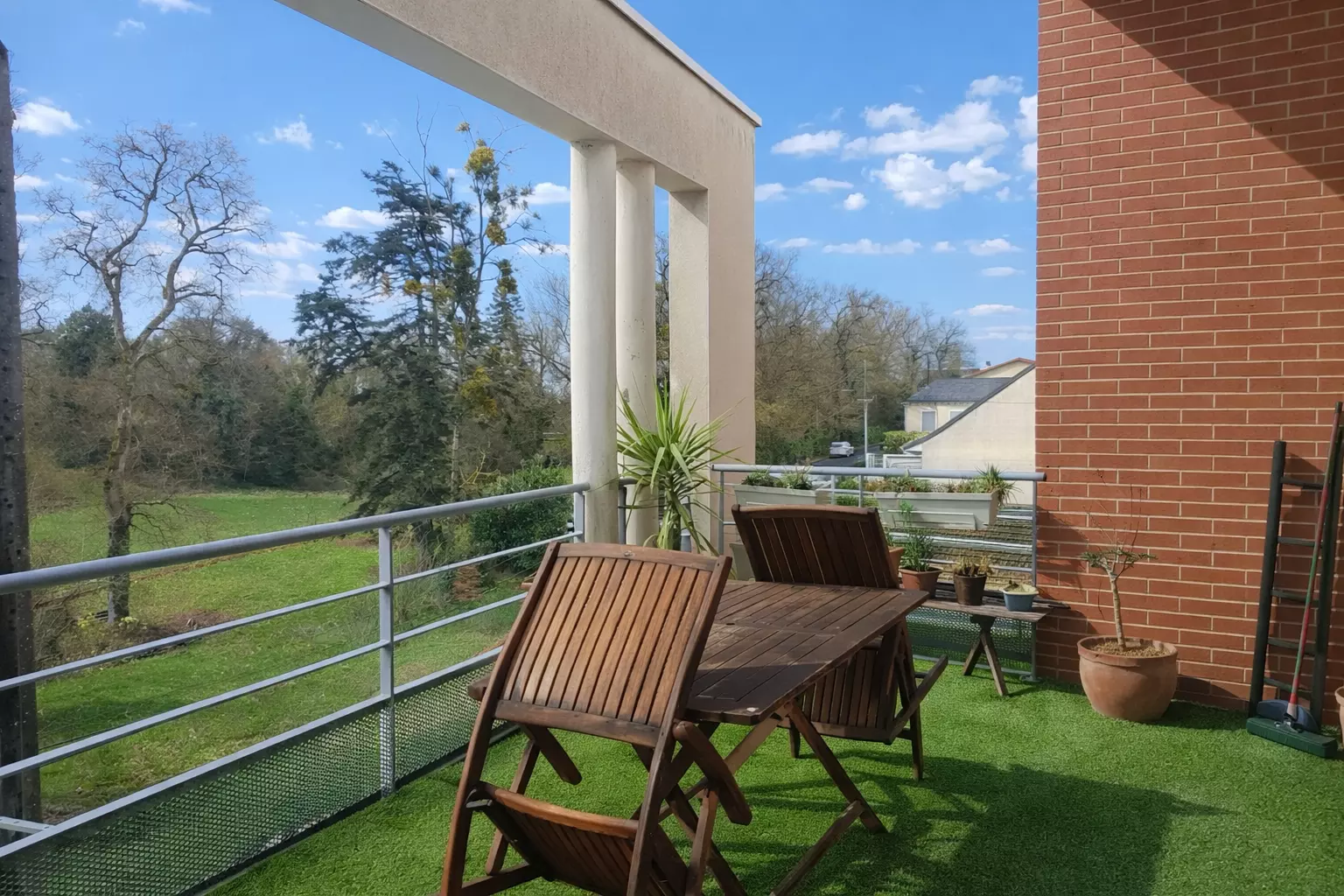 AQUITAINE IMMOBILIER STRATÉGIES - EXCLUSIVITÉ - POITIERS  SUD - APPARTEMENT TYPE 2 - 46 M² -  PARKING SOUS SOL - DERNIER ETAGE - BALCON / image 0