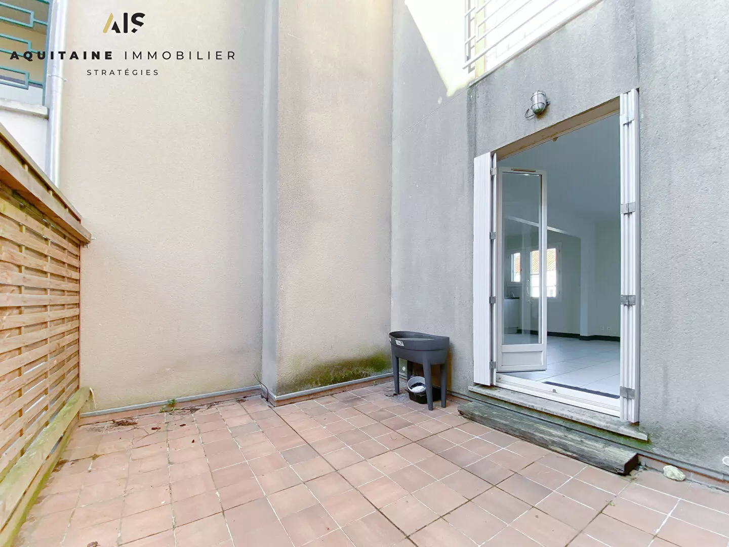 Appartement T2 + Terrasse+ Cave + Parking / image 0